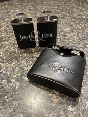 Jekyll & Hyde Double-Sided Small Flask Holder with 2 Stainless Steel 2 oz Flasks